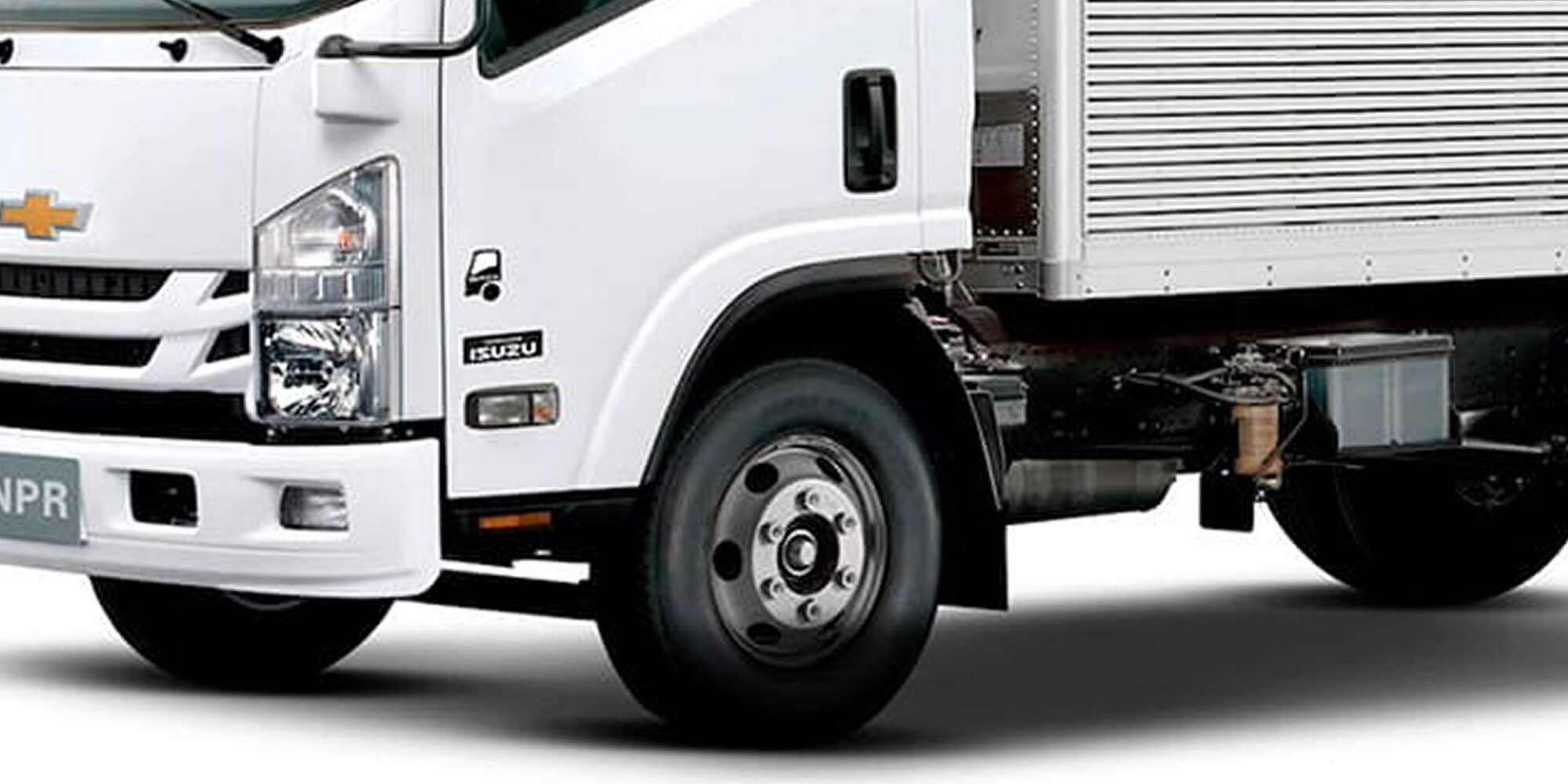 Camión npr 816 amt ruedas